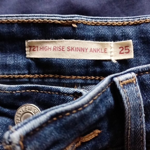 Levi's 721 high rise skinny jeans. Sm 25 - Picture 4 of 4